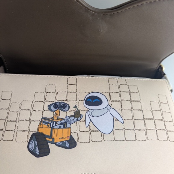 Disney Wall-E Pixar lounge-fly crossbody. Brand new with tags - Picture 3 of 3